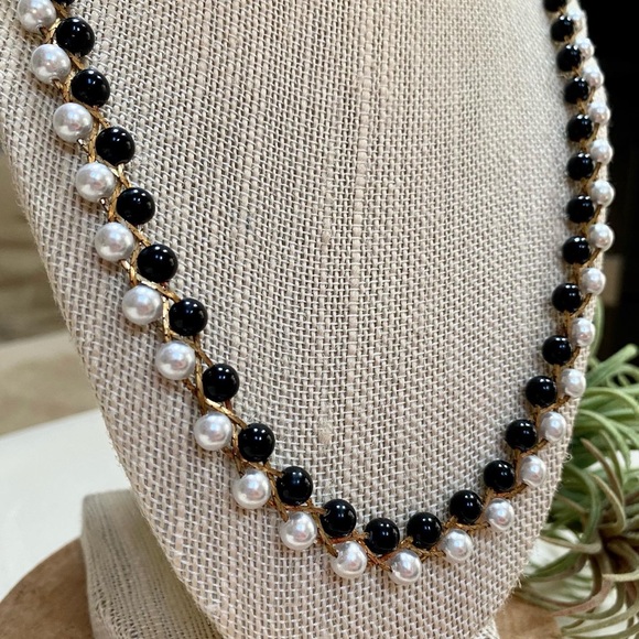 Beautiful Vintage Gold/Black/White Pearl Braided Necklace - Picture 4 of 7